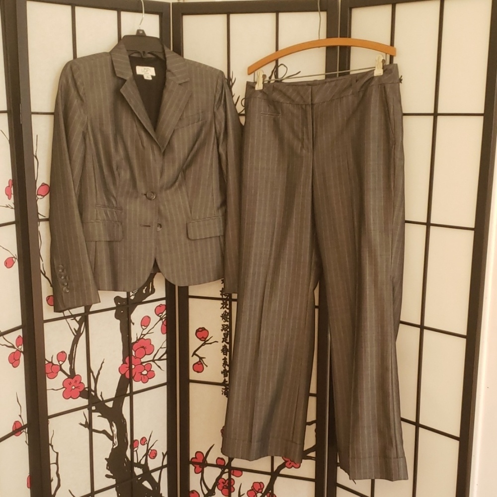 ANN TAYLOR LOFT SUIT